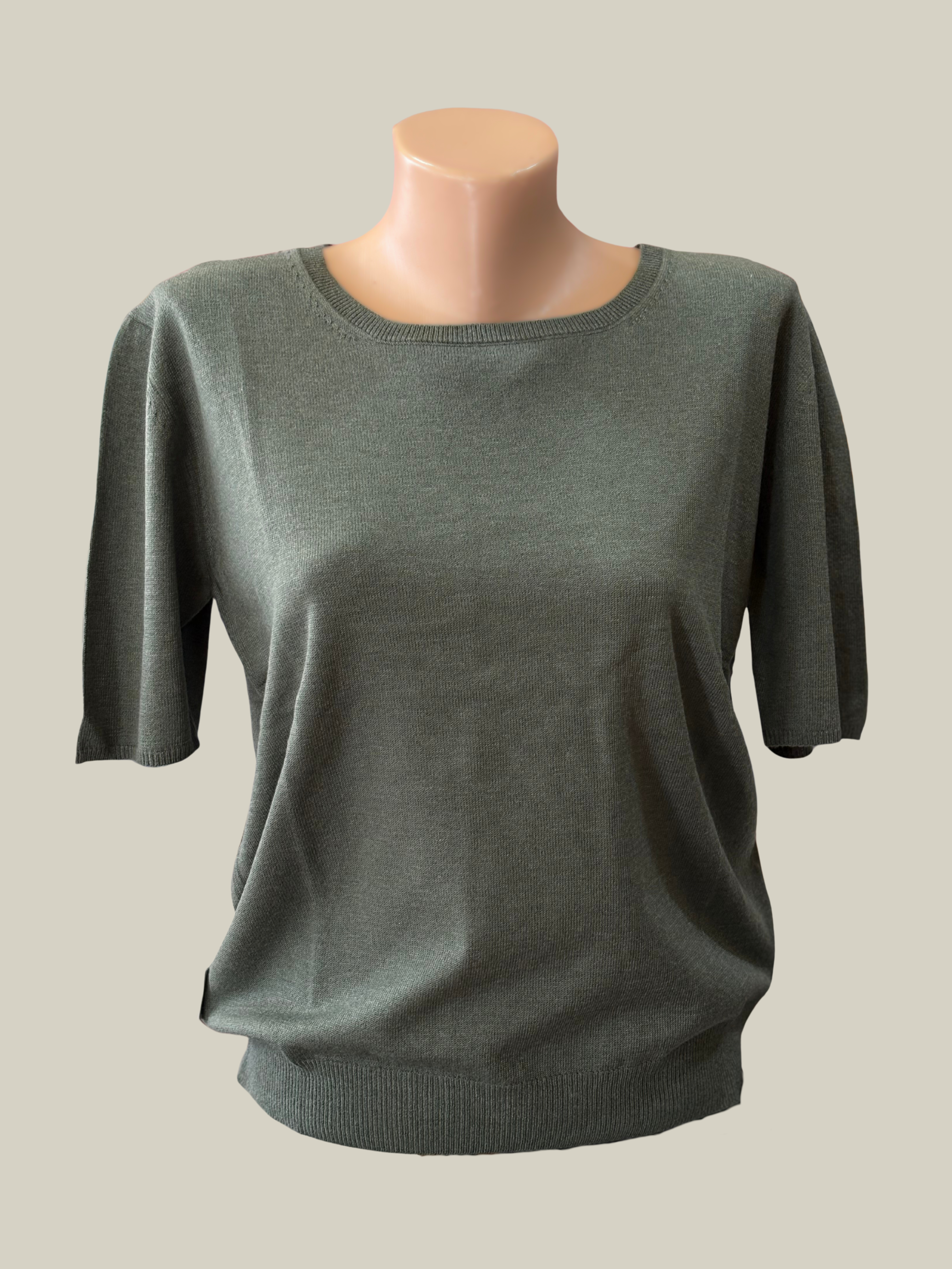 Rochie roșie în carouri